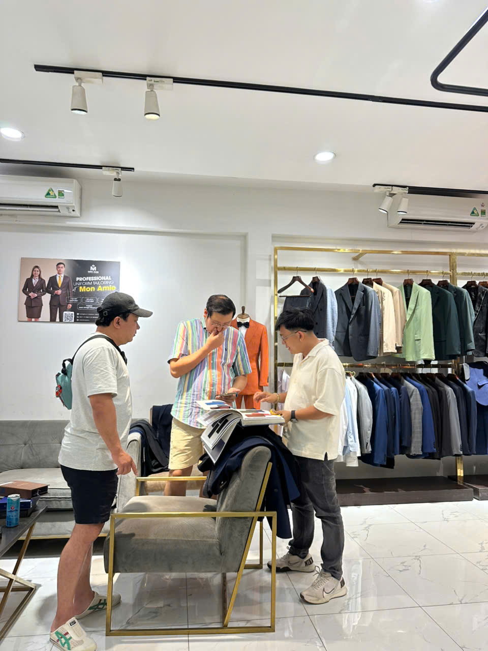 Ngày làm việc đầu tiên sau lễ nhộn nhịp cùng Mon Amie